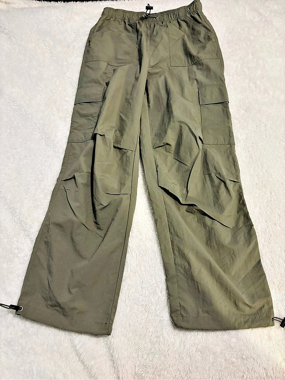 No Boundaries Cargo Pants in Green Size Small